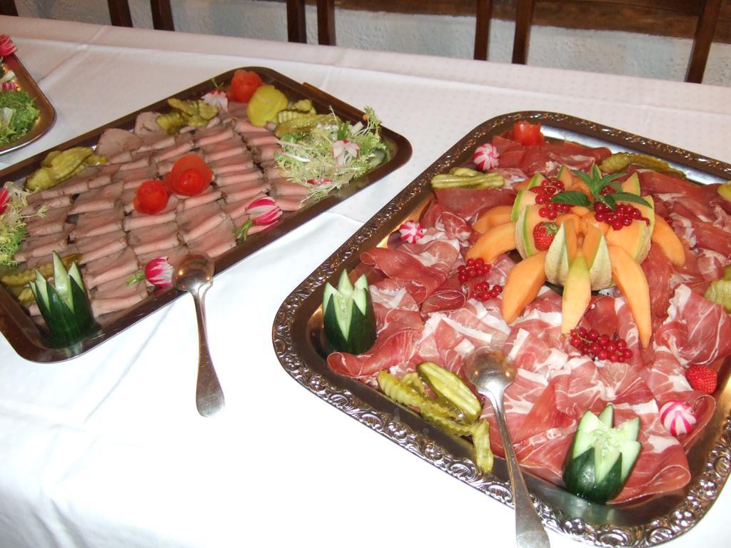 Aesch  Gasthaus Zur Sonne מראה חיצוני תמונה